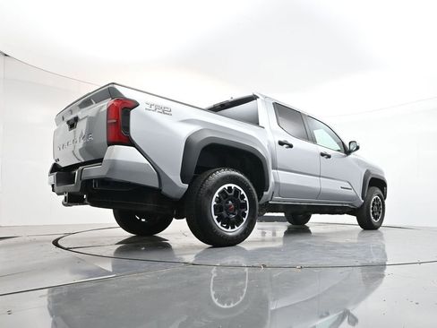 Used 2024 Toyota Tacoma TRD Off-Road image 33