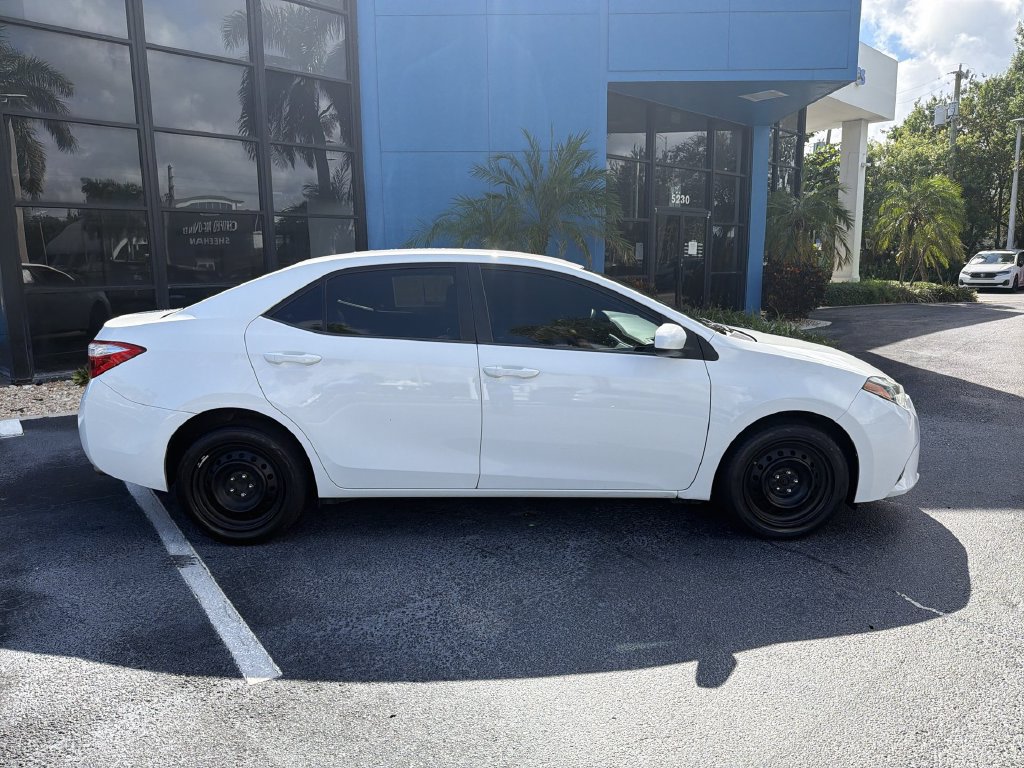 Used 2016 Toyota Corolla LE FWD image 9