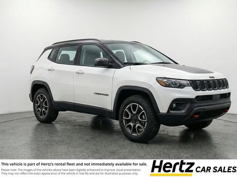 Used 2025 Jeep Compass Trailhawk AWD/4WD image 1