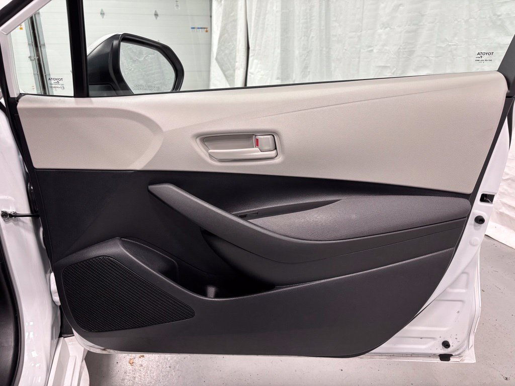 Used 2025 Toyota Corolla LE FWD image 54