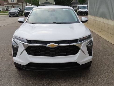 Used 2024 Chevrolet Trax LS w/ LS Convenience Package FWD image 10