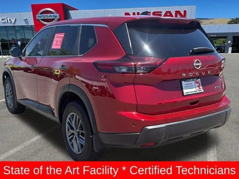 Used 2025 Nissan Rogue S AWD/4WD image 5