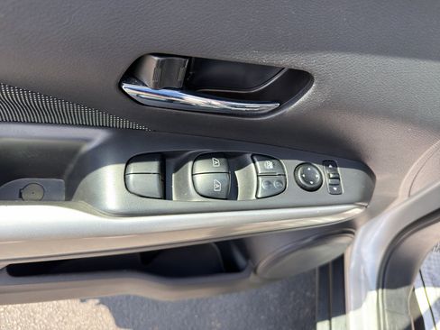 Used 2020 Nissan Kicks SV FWD image 18