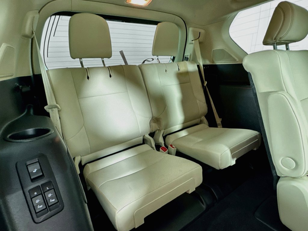 Used 2023 Lexus GX 460 Premium w/ Accessory Package AWD/4WD image 34