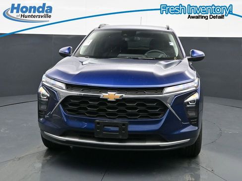 Used 2024 Chevrolet Trax LT w/ Driver Confidence Package FWD image 3