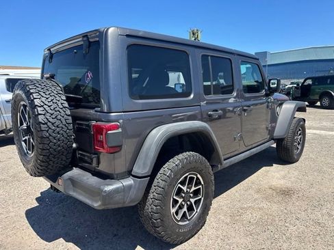 Used 2025 Jeep Wrangler Unlimited Rubicon AWD/4WD image 5