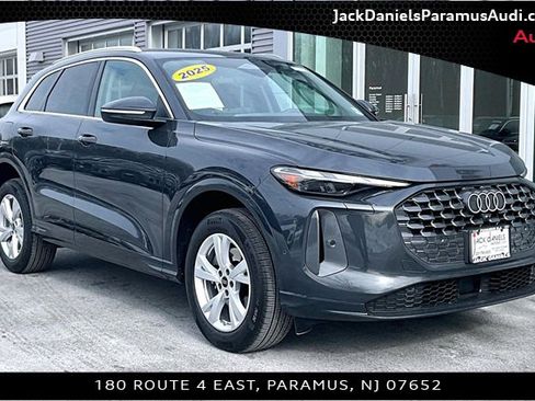 Used 2025 Audi Q5 Premium w/ Convenience Package image 9