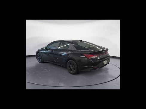 Used 2022 Hyundai Elantra SEL w/ Convenience Package FWD image 4