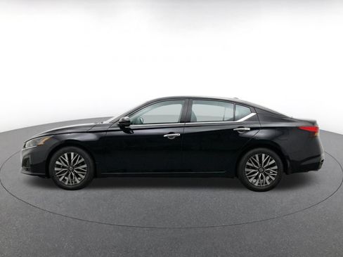 Used 2025 Nissan Altima 2.5 SV FWD image 4