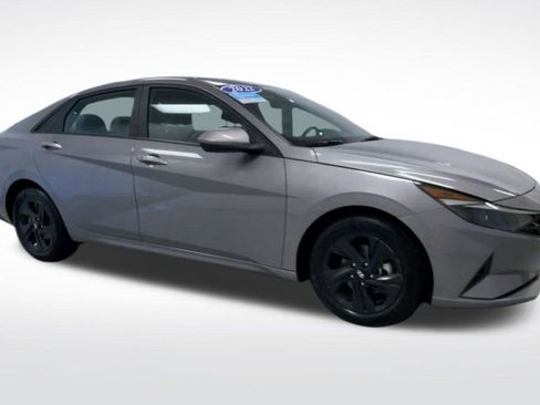 Used 2022 Hyundai Elantra SEL w/ Cargo Package image 16