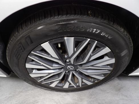 Used 2024 Nissan Altima 2.5 SV FWD image 24