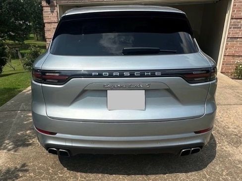 Used 2023 Porsche Cayenne Turbo S image 5