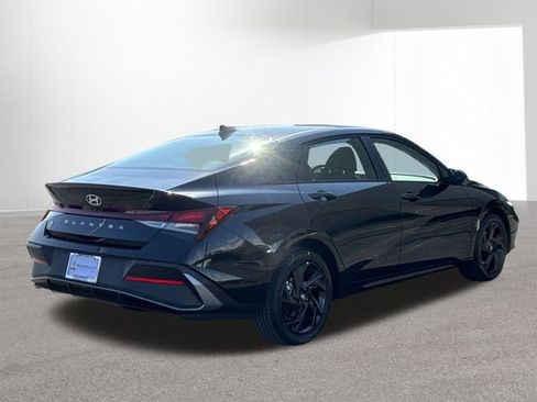 New 2026 Hyundai Elantra SEL Sport Premium FWD image 4