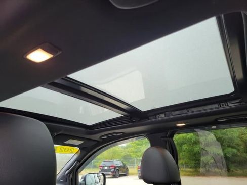 Used 2021 Nissan Titan PRO-4X image 15