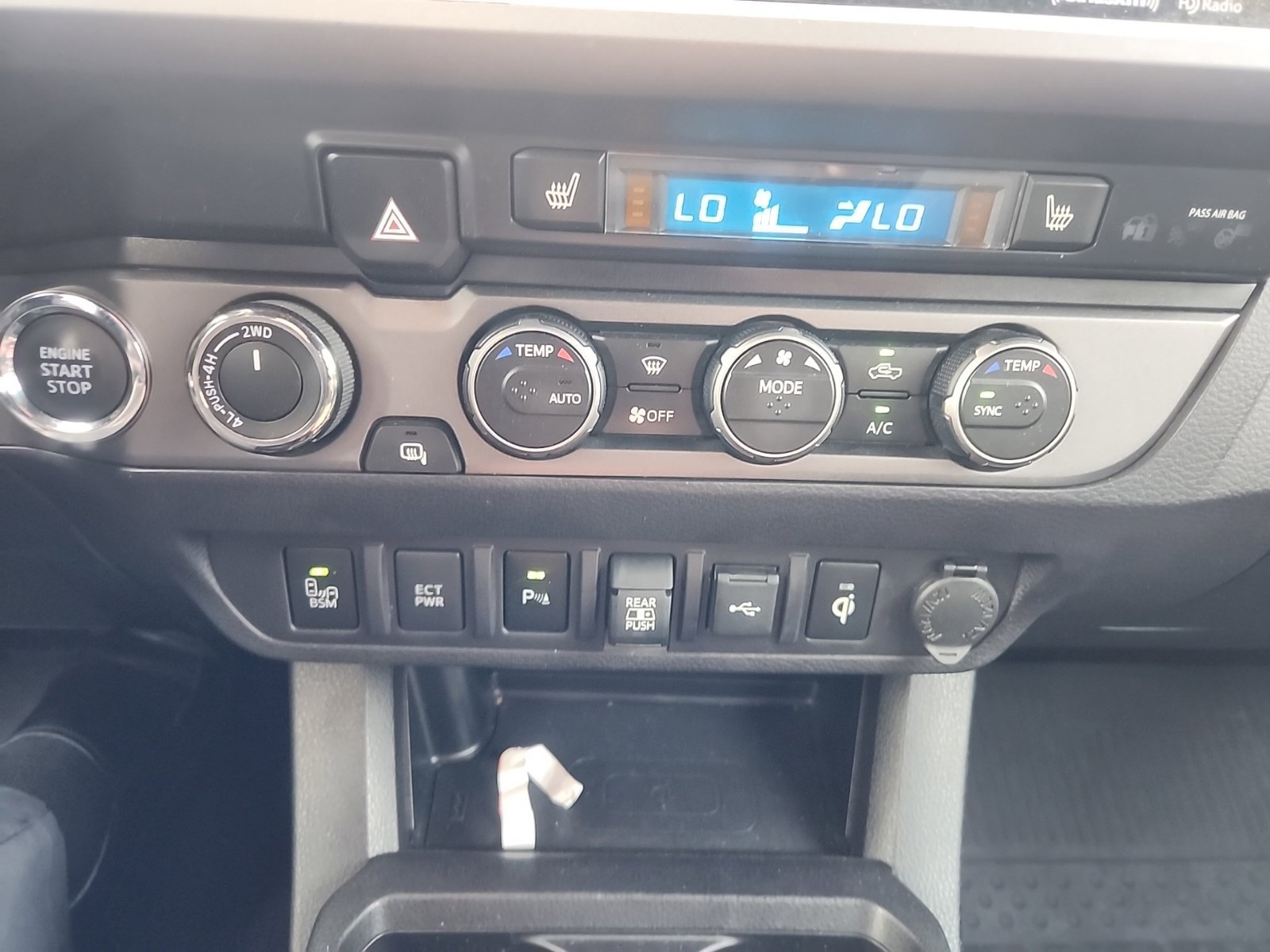 Used 2023 Toyota Tacoma TRD Off-Road w/ TRD Premium Off Road Package AWD/4WD image 13
