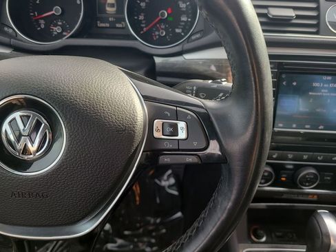 Used 2016 Volkswagen Passat 1.8T SEL Premium image 28