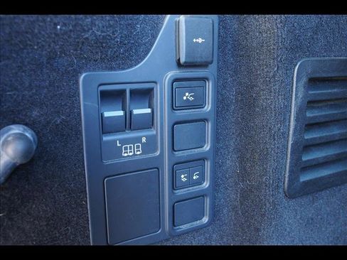 Used 2023 Land Rover Discovery HSE R-Dynamic image 15