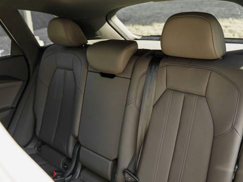 Used 2025 Audi Q5 Premium Plus w/ Premium Plus image 25