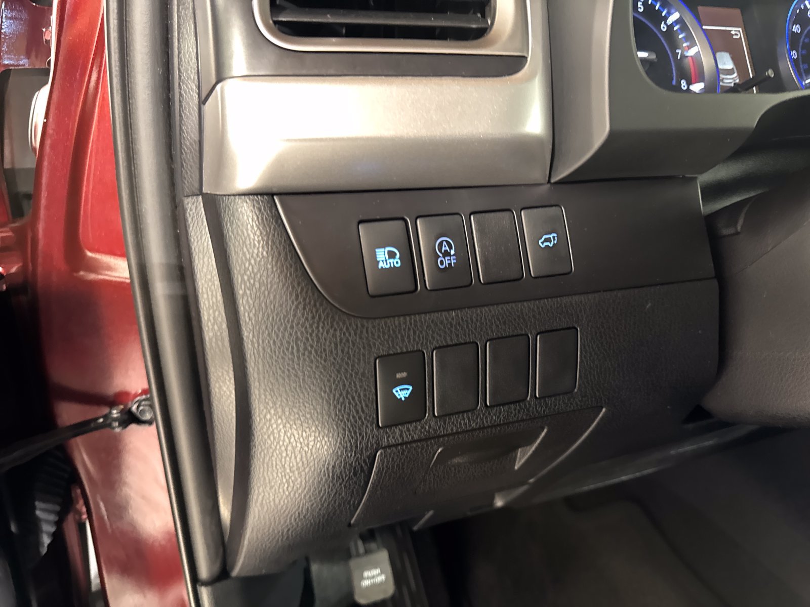 Used 2019 Toyota Highlander XLE w/ Carpet Mat Package (TMS) AWD/4WD image 18