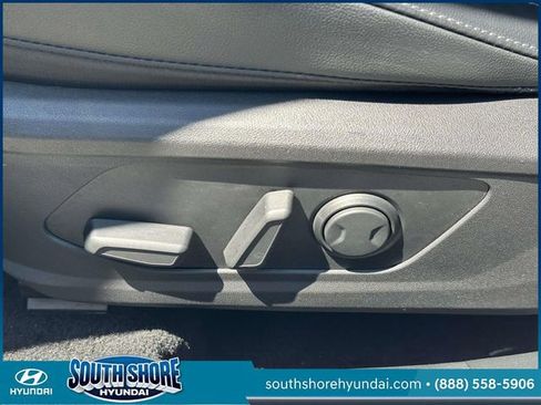 Certified 2023 Hyundai Elantra Limited FWD image 17