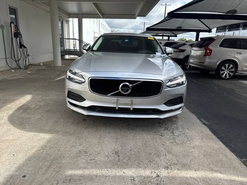 Used 2018 Volvo S90 T5 Momentum w/ Convenience Package FWD image 2