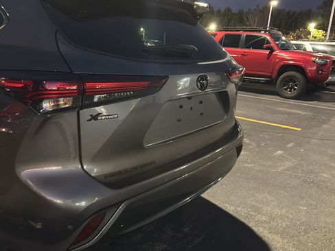 Certified 2025 Toyota Highlander Limited image 10