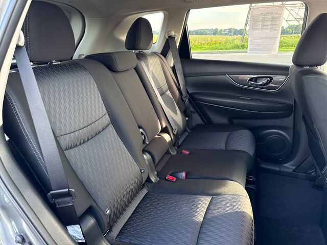 Used 2019 Nissan Rogue SV w/ Premium Package AWD/4WD image 14