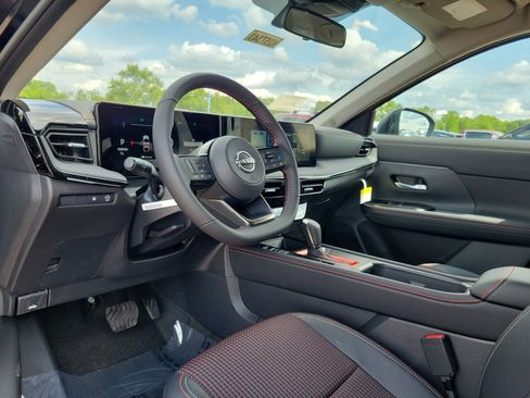 New 2025 Nissan Kicks SR image 19