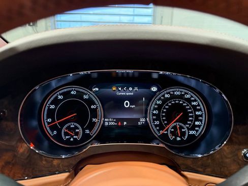Used 2018 Bentley Bentayga AWD/4WD image 14