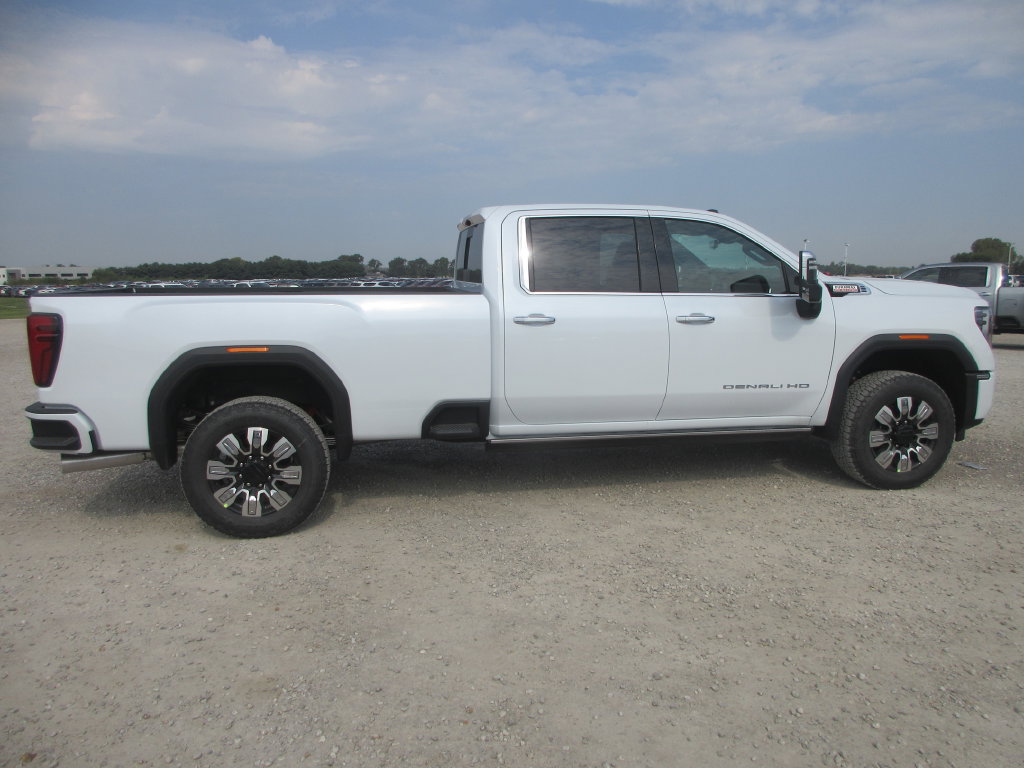 New 2026 GMC Sierra 3500 Denali w/ Denali Reserve Package AWD/4WD image 3