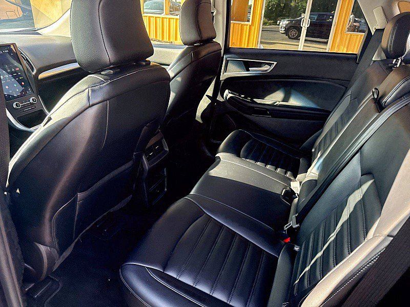 Used 2023 Ford Edge SEL AWD/4WD image 16