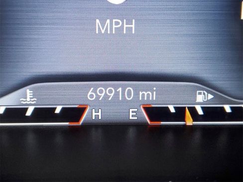 Used 2021 Jeep Cherokee Latitude Lux w/ Comfort/Convenience Group image 16