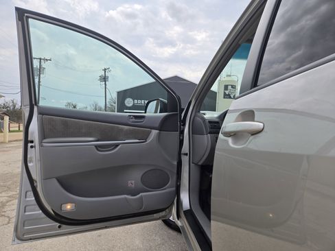 Used 2010 Toyota Sienna CE image 4