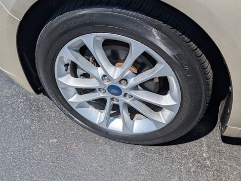 Used 2019 Ford Fusion SE FWD image 16