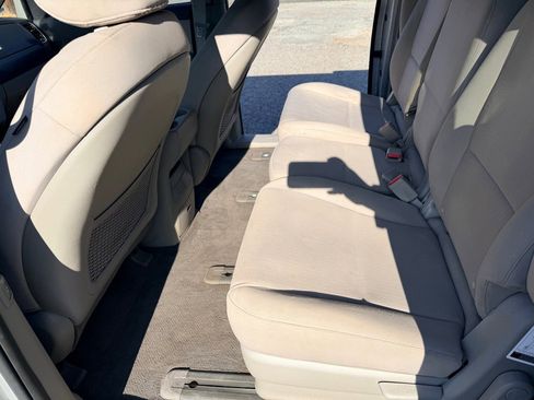 Used 2019 Kia Sedona LX image 12