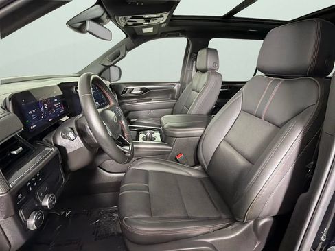Used 2025 Chevrolet Suburban RST w/ Comfort Package RWD image 17