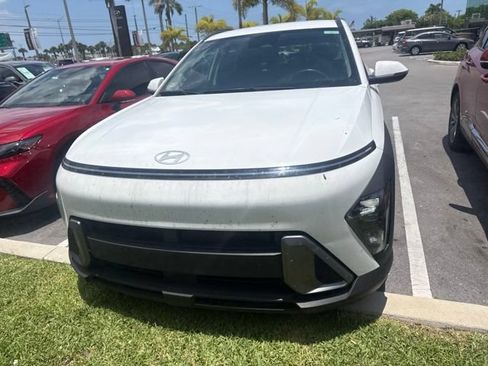 Used 2024 Hyundai Kona SEL FWD image 2