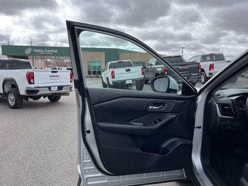 Used 2024 Nissan Rogue SV image 26