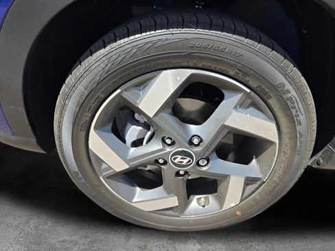 Used 2025 Hyundai Venue Limited FWD image 29
