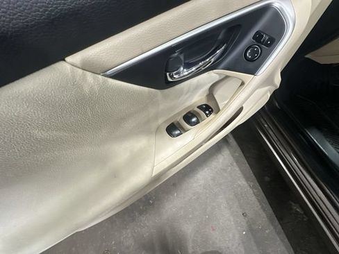 Used 2015 Nissan Altima 2.5 SV w/ Convenience Package FWD image 19