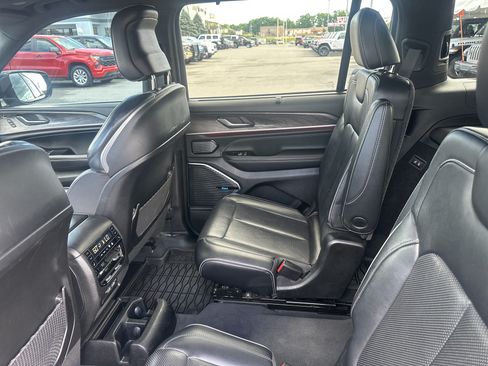 Used 2021 Jeep Grand Cherokee L Overland w/ Luxury Tech Group IV AWD/4WD image 14