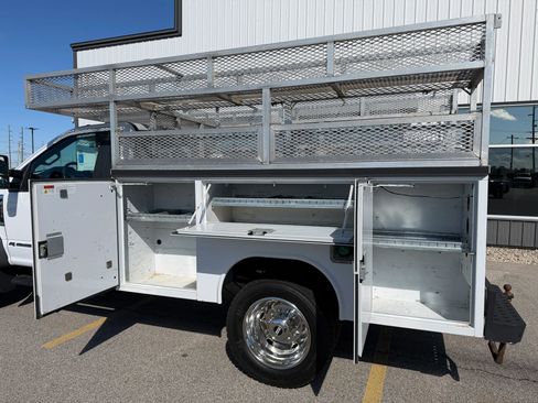 Used 2019 Ford F450 XL w/ XL Value Package RWD image 3
