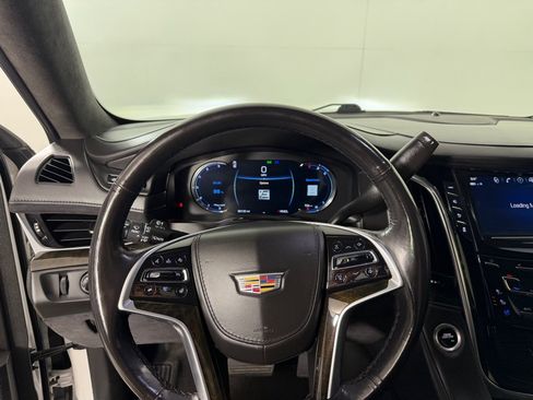 Used 2019 Cadillac Escalade Platinum AWD/4WD image 15