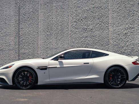 Used 2015 Aston Martin Vanquish Coupe RWD image 36