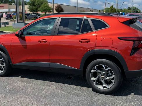 Certified 2024 Chevrolet Trax LT w/ LT Convenience Package FWD image 6