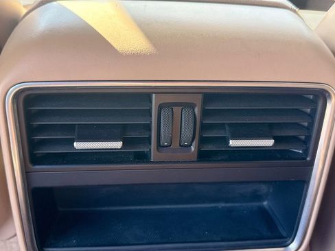 Used 2019 Porsche Cayenne Base image 27