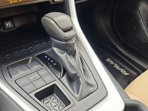 Used 2019 Toyota RAV4 LE w/ All Weather Liner Package AWD/4WD image 23