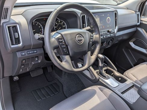 Used 2025 Nissan Frontier SV w/ SV Convenience Package RWD image 16