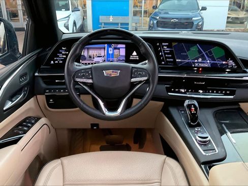 Used 2024 Cadillac Escalade Premium Luxury image 7
