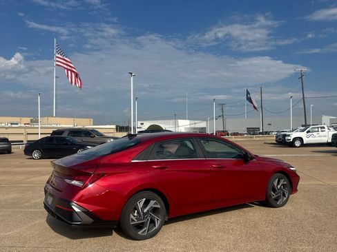 Used 2025 Hyundai Elantra SEL FWD image 21